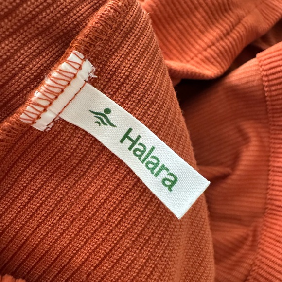 HALARA Rust Ribbed Top - Picture 3 of 4